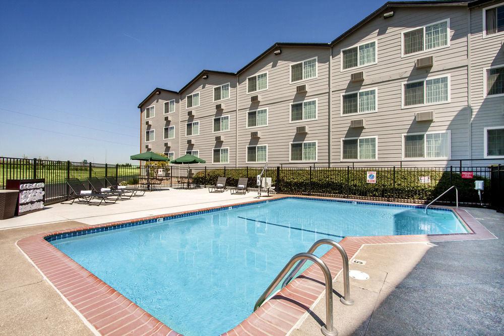 Quality Inn & Suites Springfield Bagian luar foto
