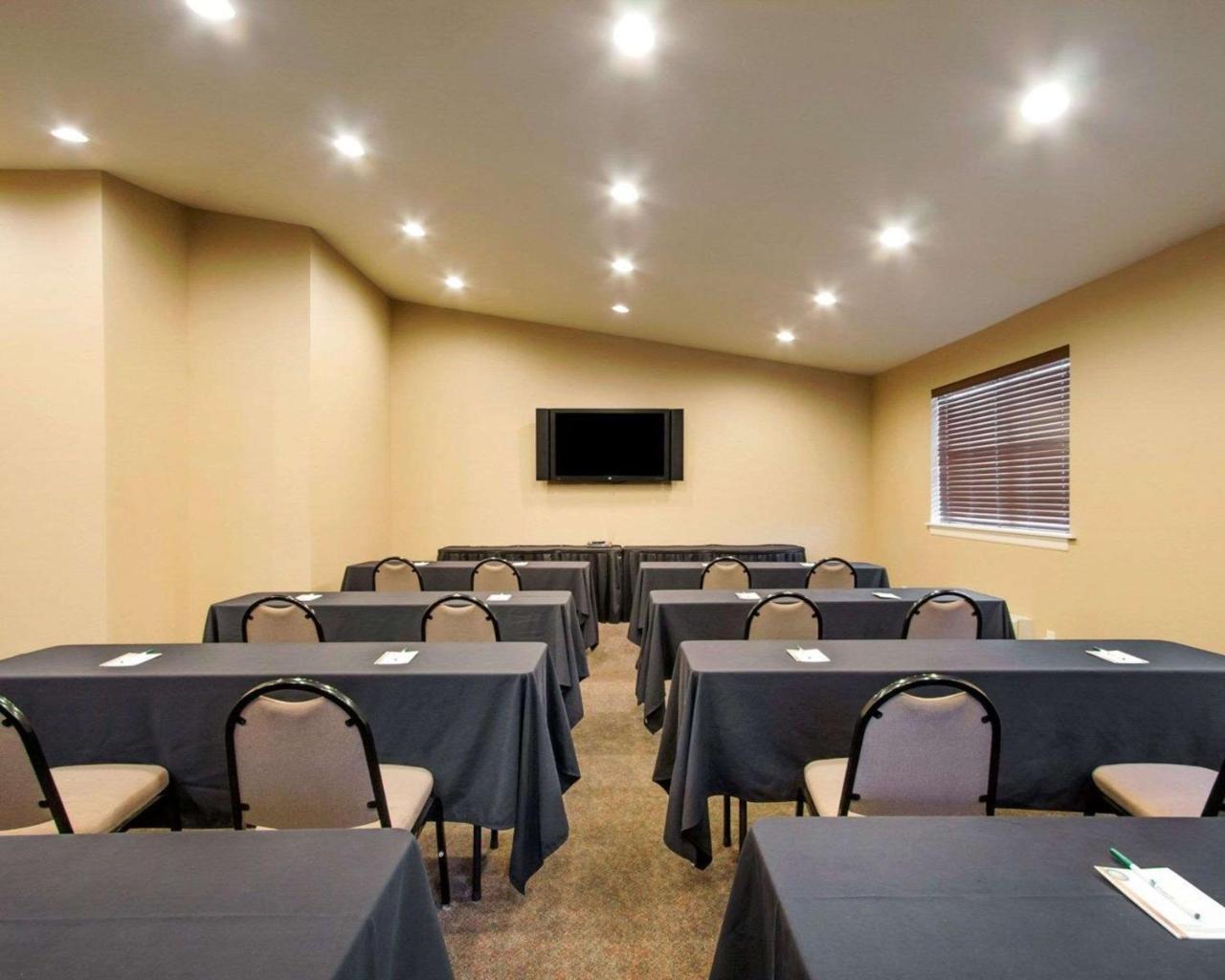 Quality Inn & Suites Springfield Bagian luar foto