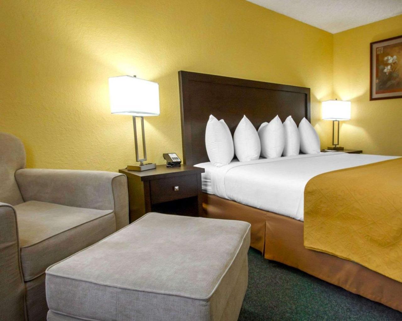Quality Inn & Suites Springfield Bagian luar foto
