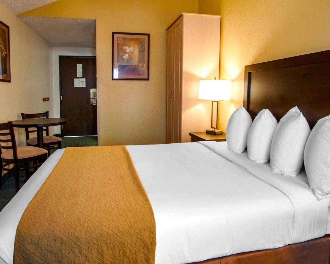 Quality Inn & Suites Springfield Bagian luar foto