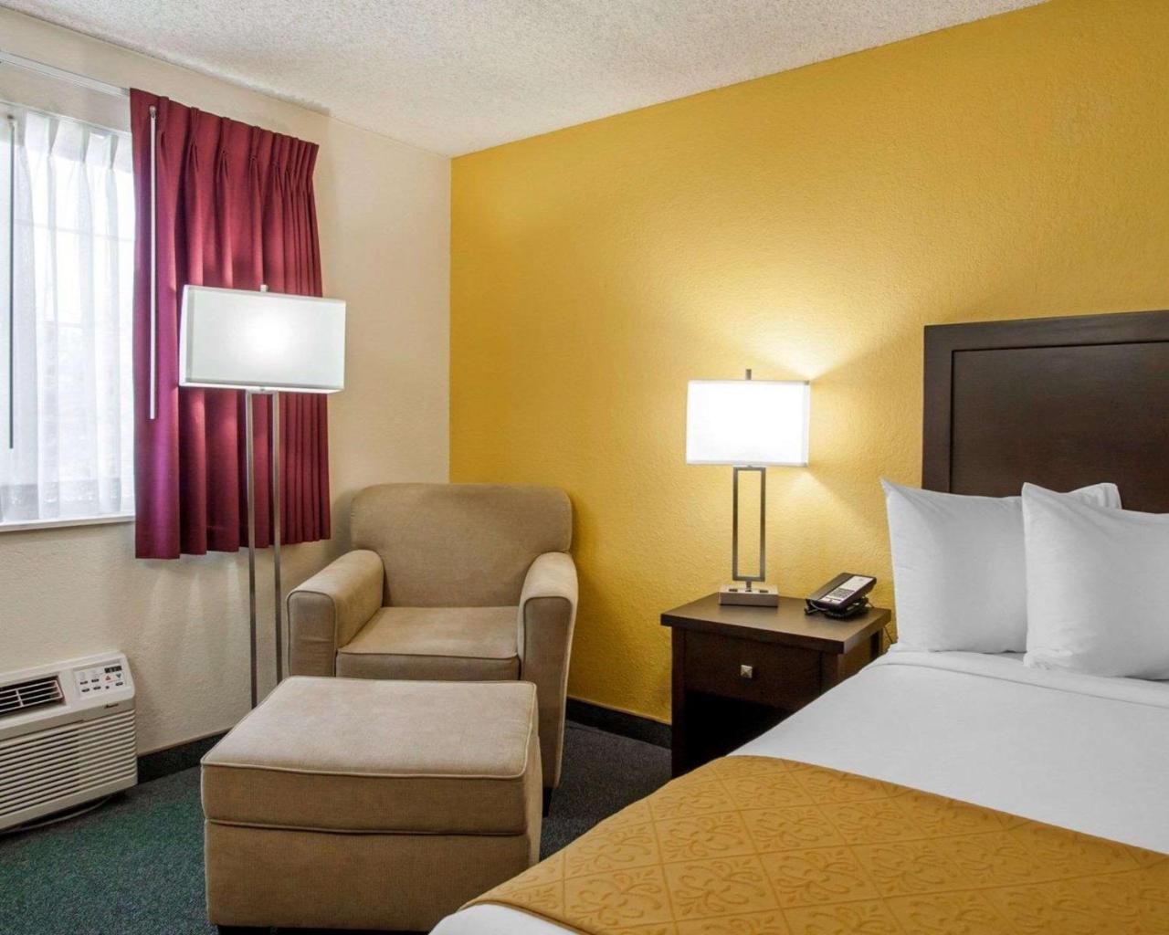 Quality Inn & Suites Springfield Bagian luar foto