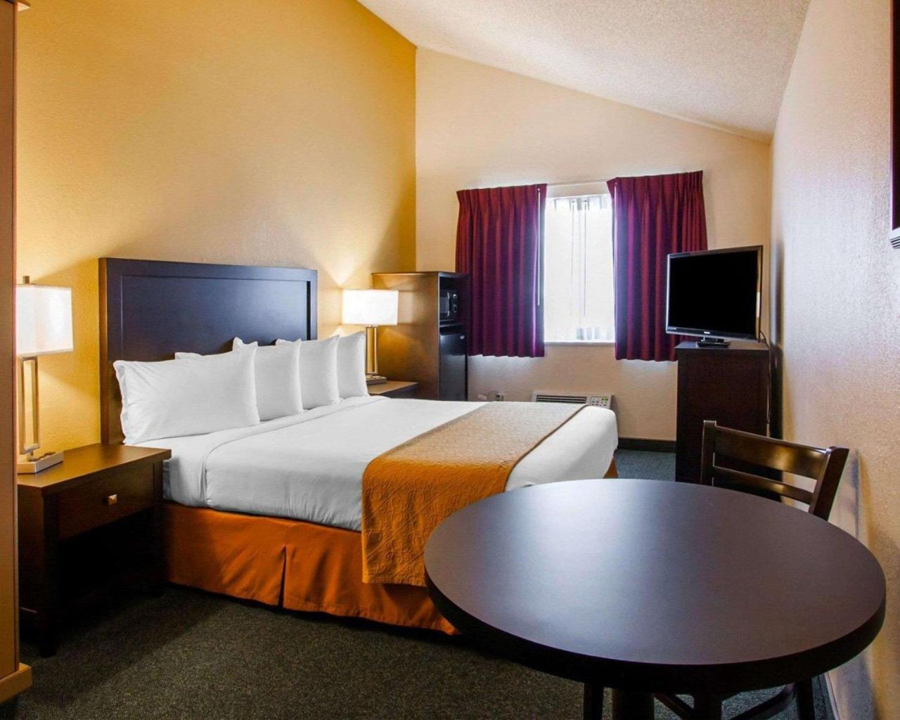 Quality Inn & Suites Springfield Bagian luar foto
