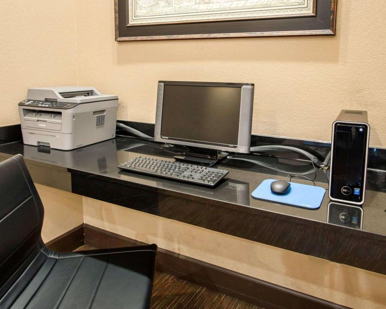 Quality Inn & Suites Springfield Bagian luar foto