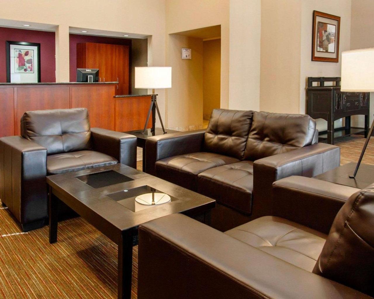 Quality Inn & Suites Springfield Bagian luar foto