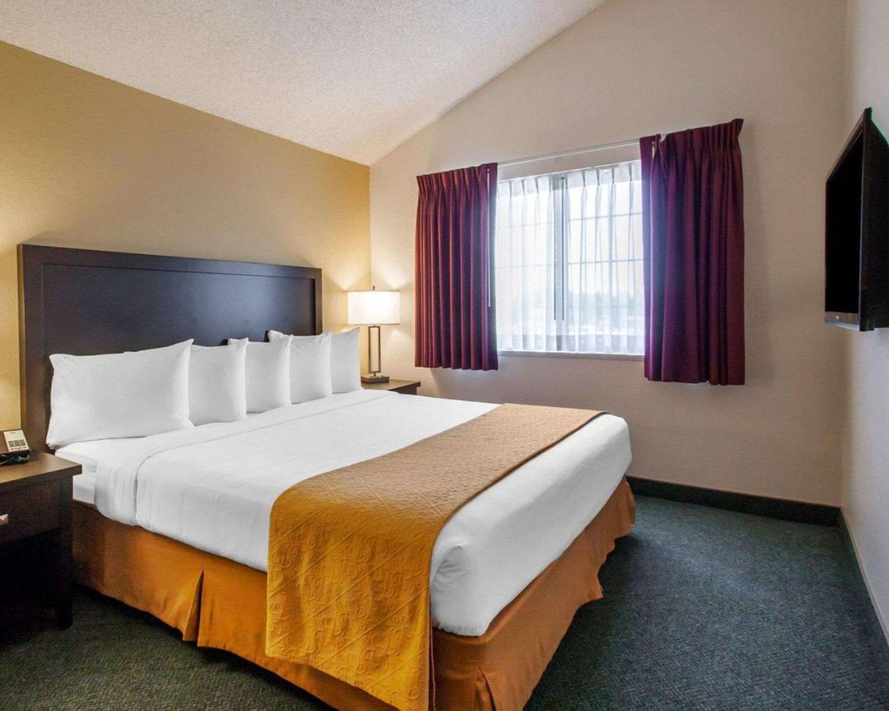 Quality Inn & Suites Springfield Bagian luar foto