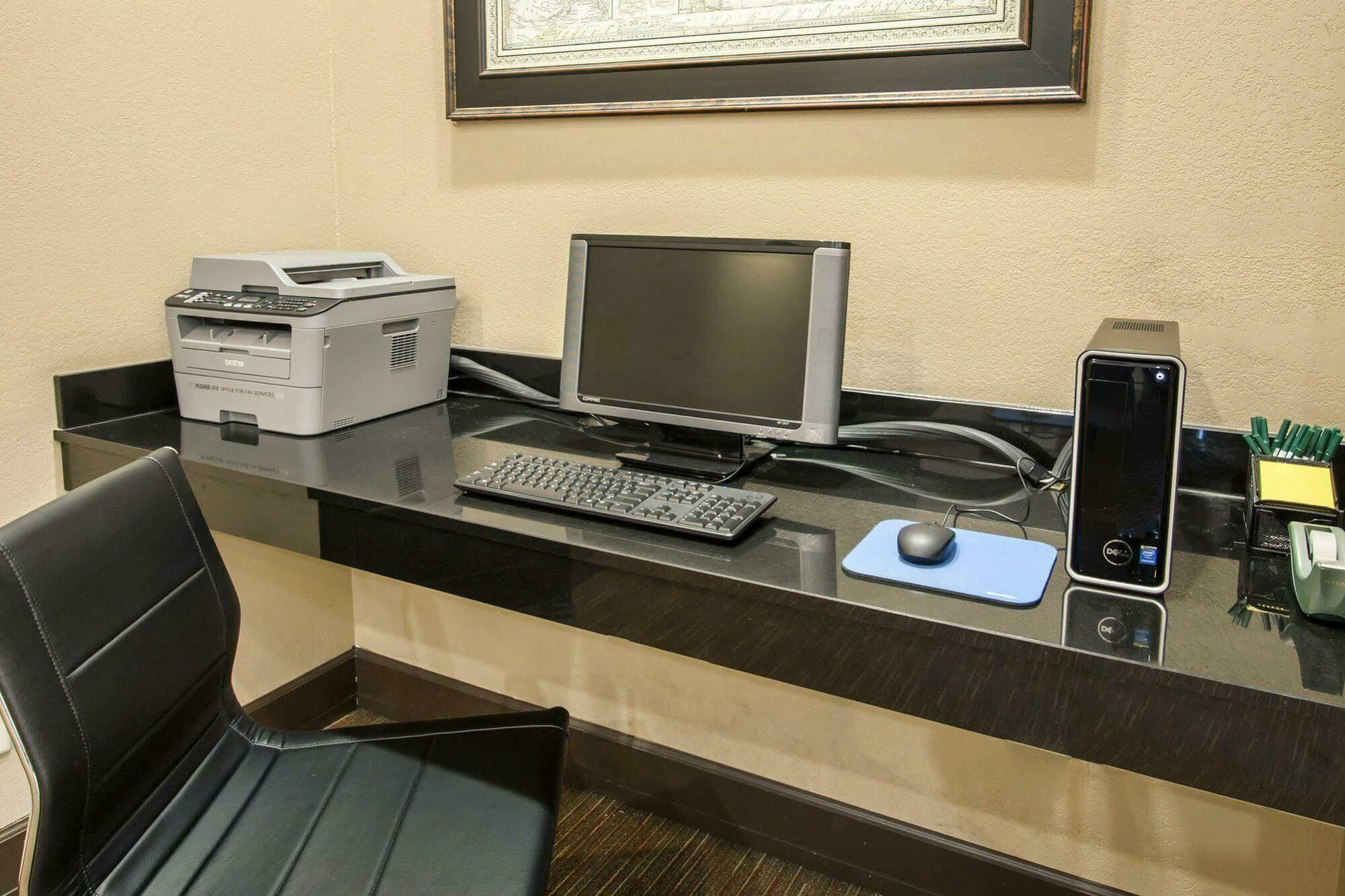 Quality Inn & Suites Springfield Bagian luar foto