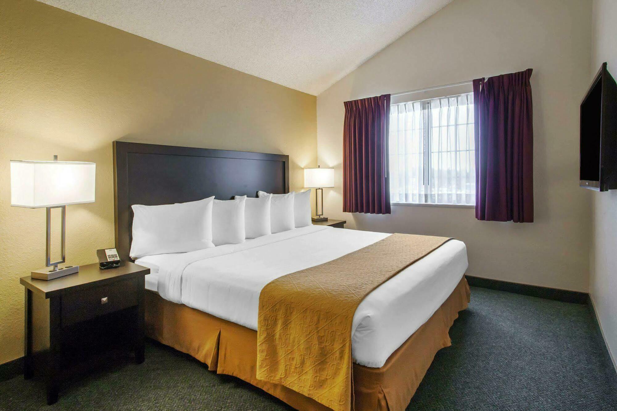 Quality Inn & Suites Springfield Bagian luar foto