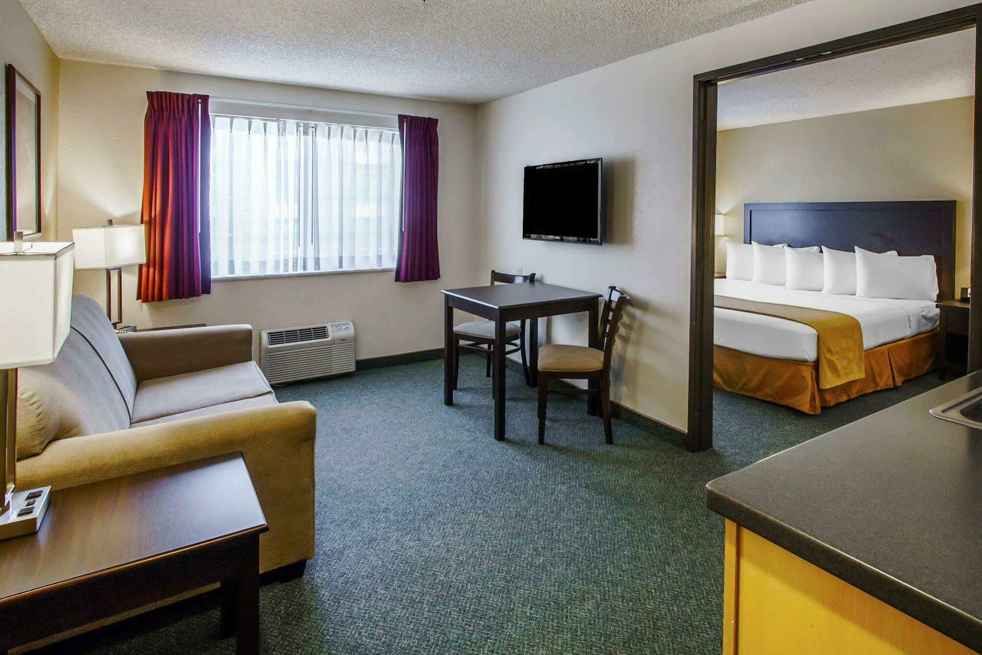 Quality Inn & Suites Springfield Bagian luar foto