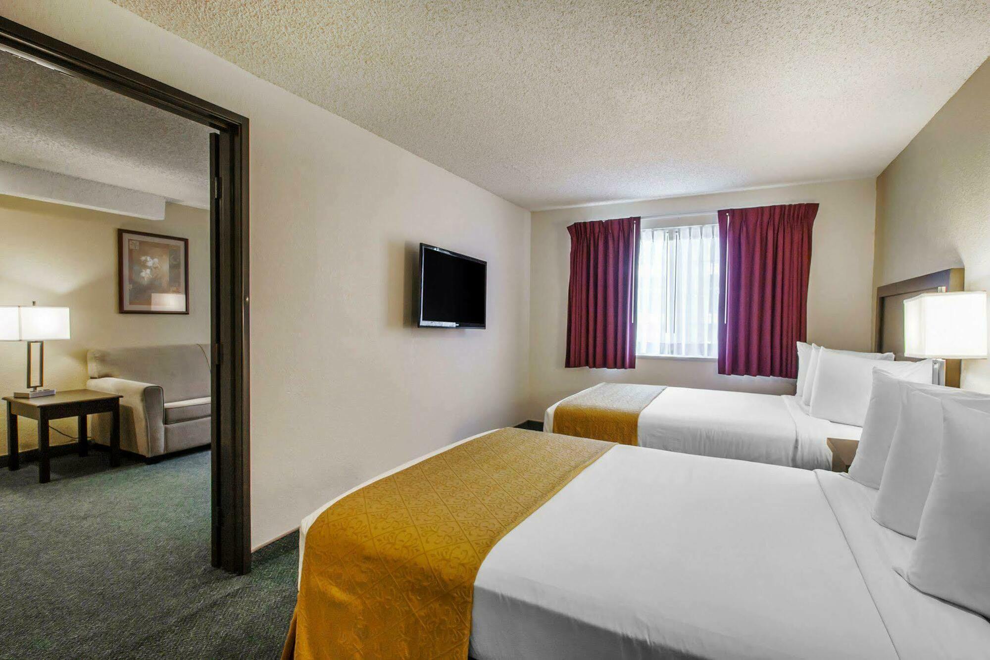 Quality Inn & Suites Springfield Bagian luar foto