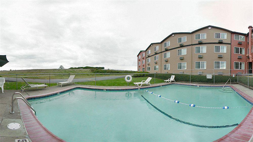 Quality Inn & Suites Springfield Bagian luar foto